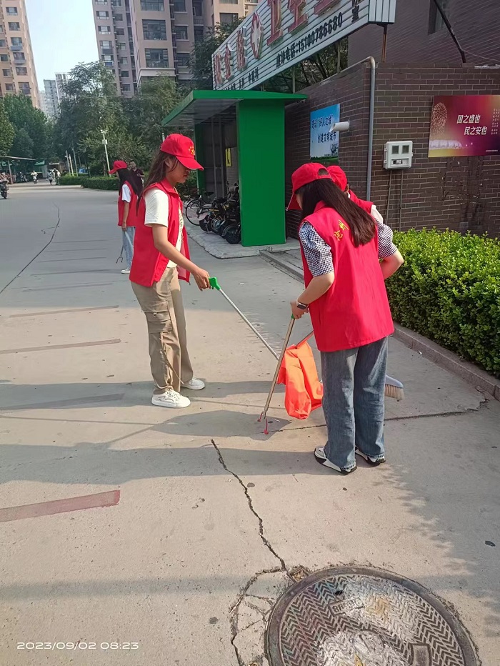 9月2日荣耀体育·荣耀体育(中国)官方网,在凤凰城A区开展志愿服务活动 (3).jpg